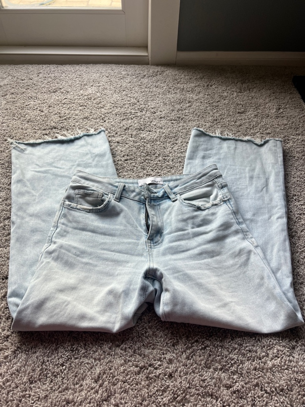 Light Wash Wide Leg Jeans - vervet